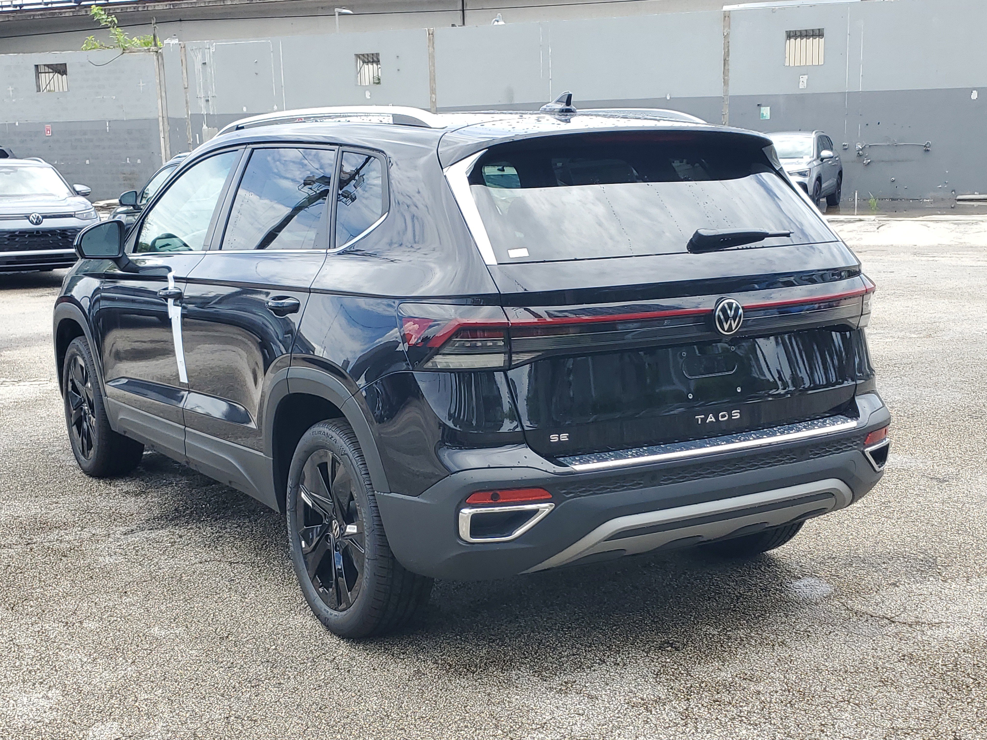 New 2025 Volkswagen Taos SE image 2