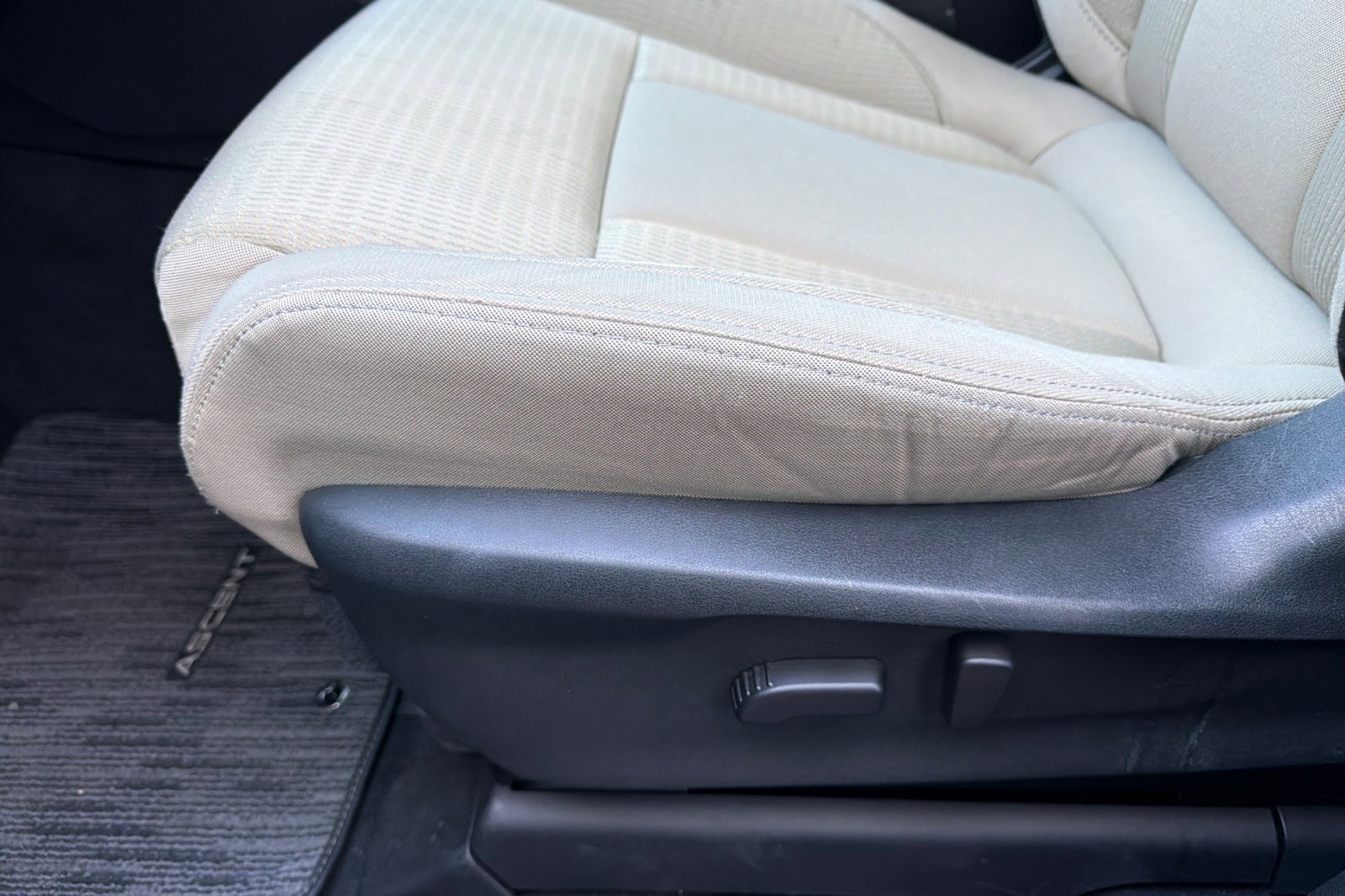 Used 2023 Subaru Ascent Premium w/ Convenience Package image 14