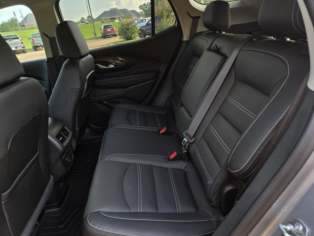 Used 2024 GMC Terrain Denali w/ Denali Premium Package AWD/4WD image 17