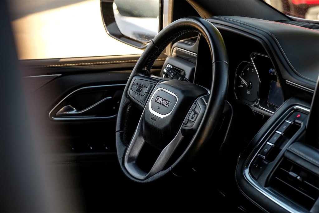 Used 2021 GMC Yukon XL SLT image 11