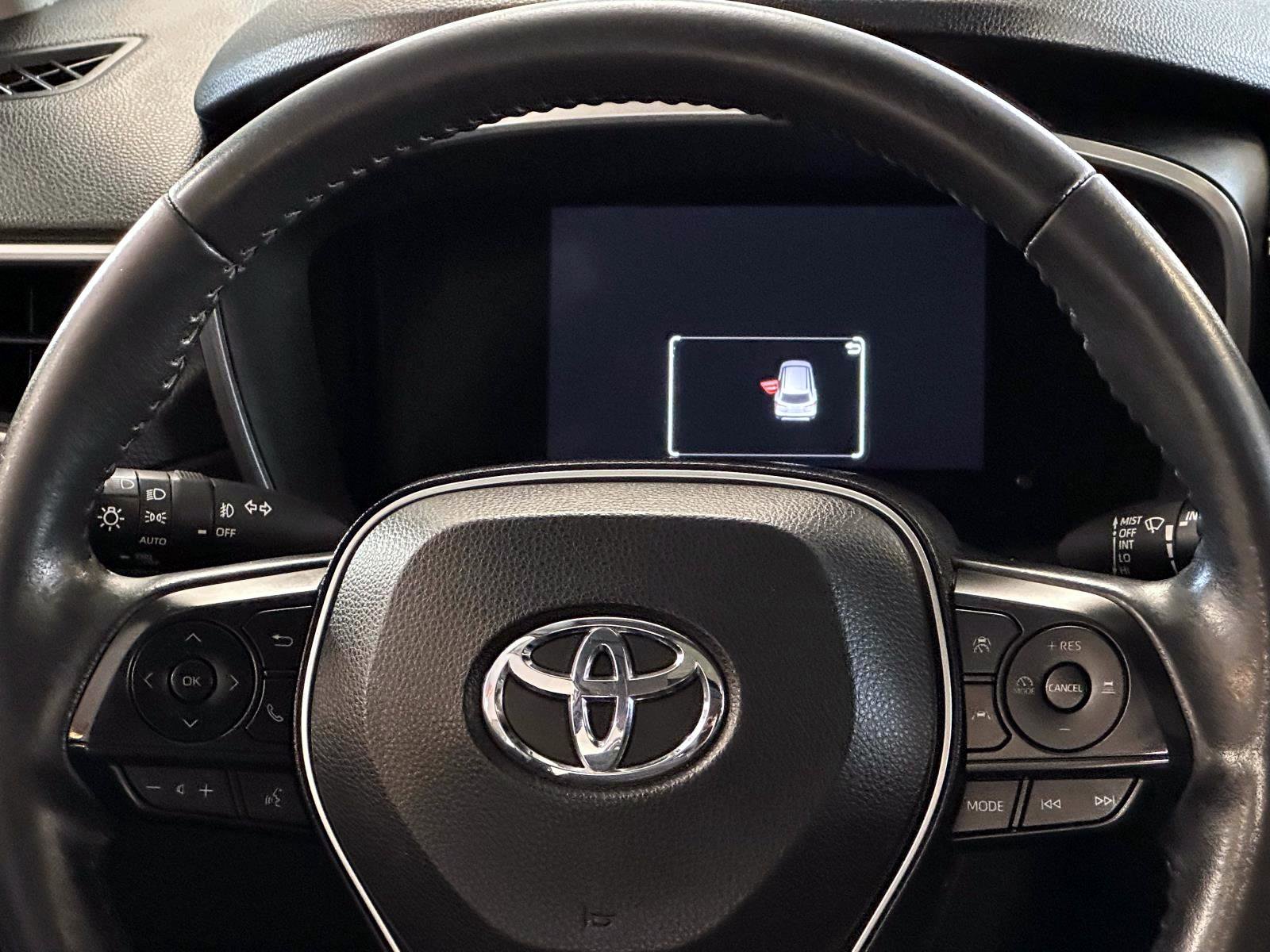 Used 2023 Toyota Corolla Cross XLE w/ Convenience Package AWD/4WD image 19