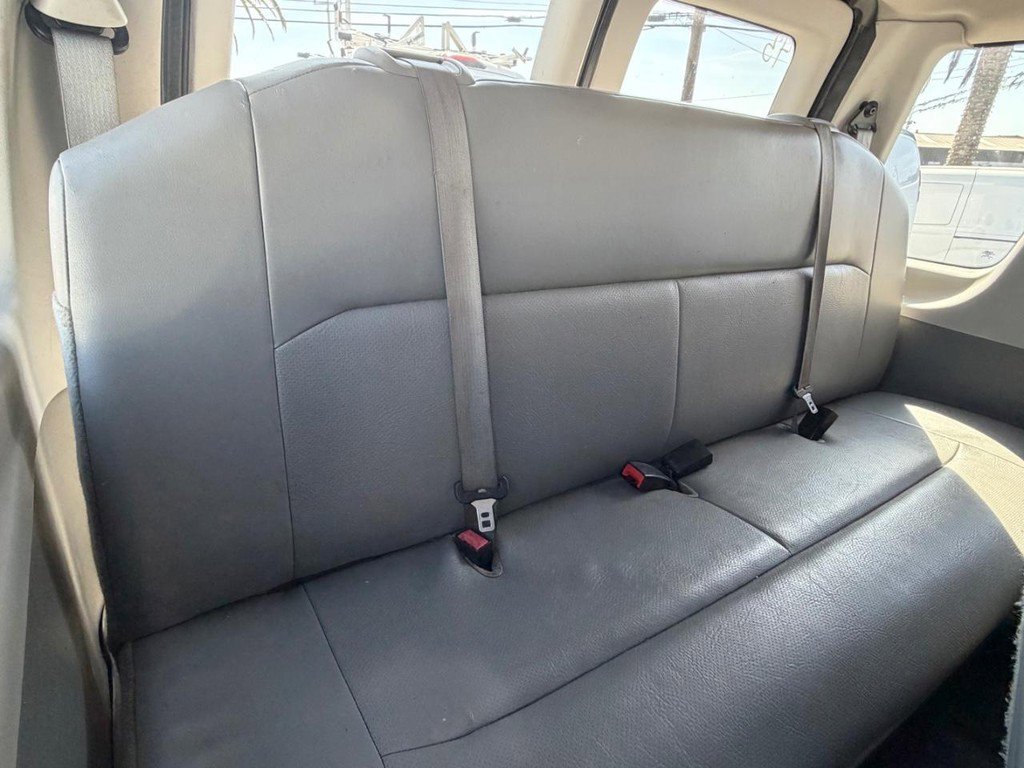 Used 2008 Ford E-350 and Econoline 350 Extended Wagon Super Duty RWD image 30