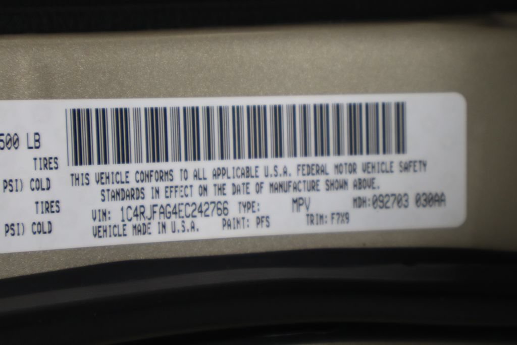 Used 2014 Jeep Grand Cherokee Laredo w/ Quick Order Package 23E AWD/4WD image 33