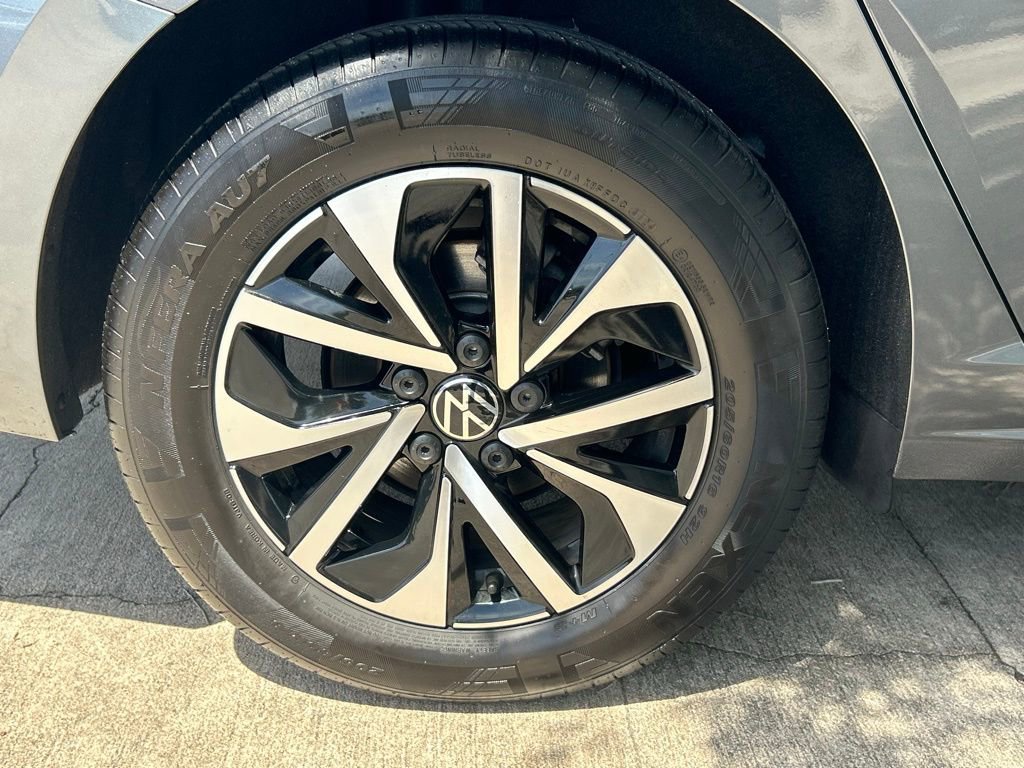 Used 2025 Volkswagen Jetta S image 40