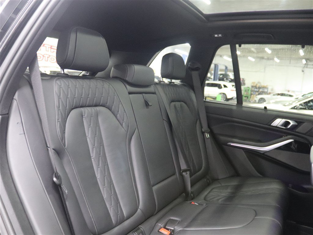 Used 2020 BMW X5 M50i w/ Executive Package AWD/4WD image 21