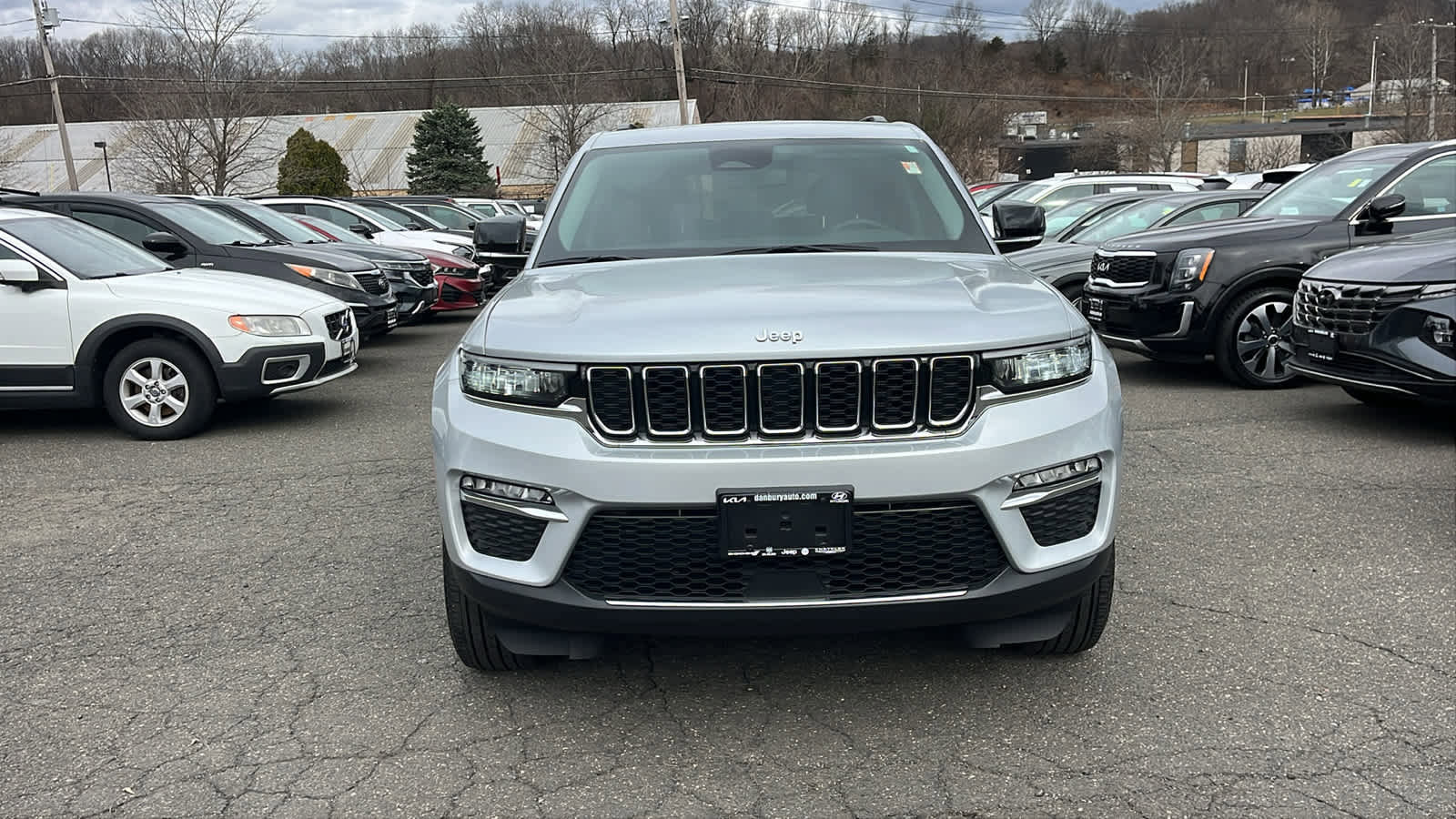 Certified 2023 Jeep Grand Cherokee Limited AWD/4WD image 3