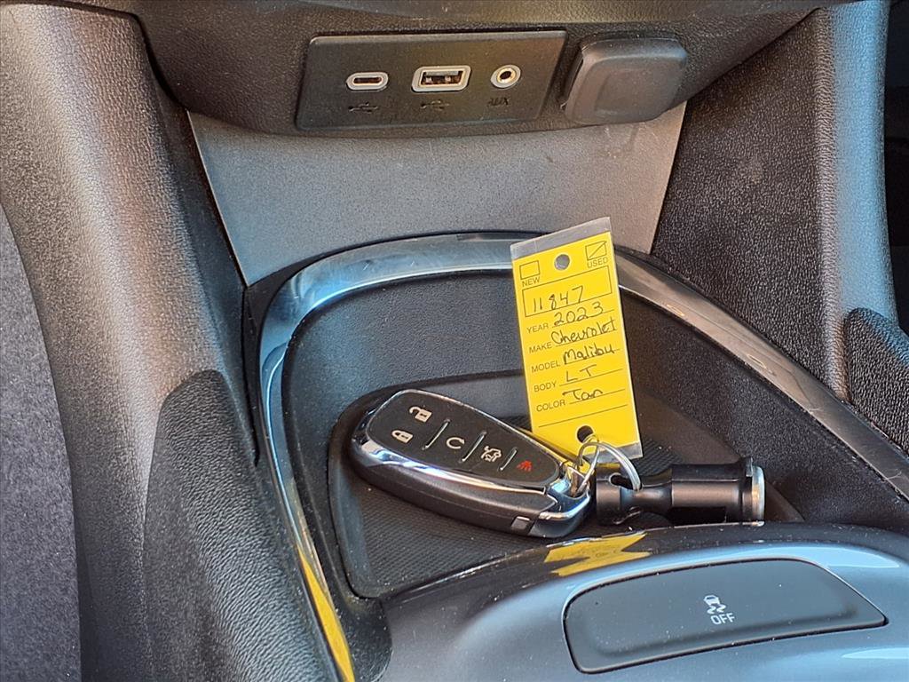 Used 2023 Chevrolet Malibu LT image 14