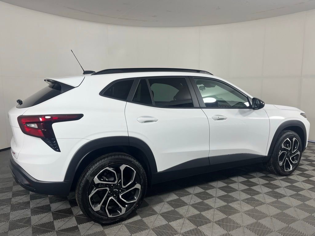 New 2026 Chevrolet Trax RS w/ Sunroof Package image 3