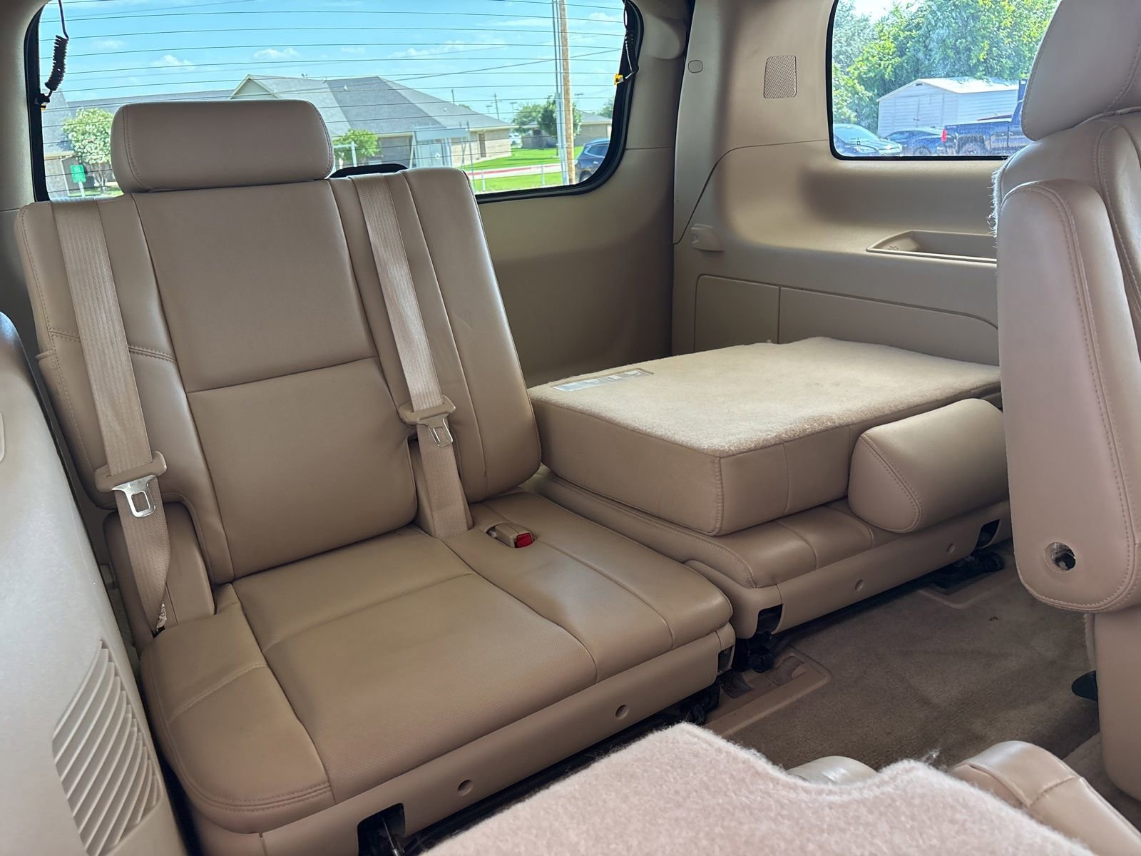 Used 2013 Cadillac Escalade Premium RWD image 22