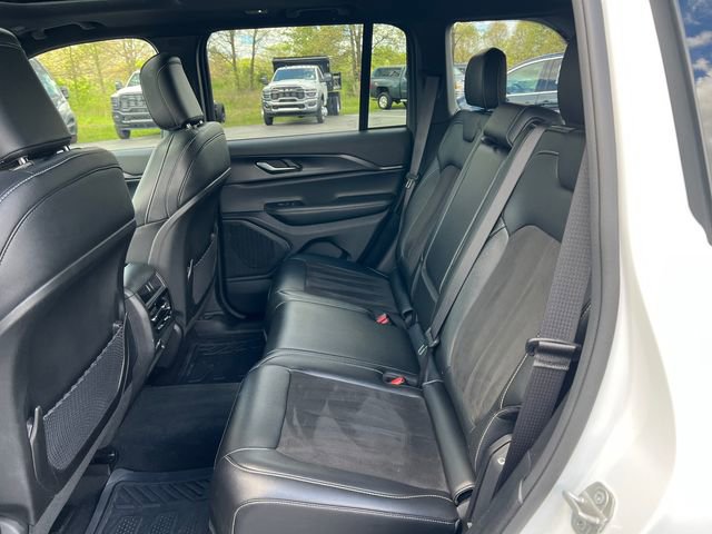 Used 2023 Jeep Grand Cherokee Altitude AWD/4WD image 5
