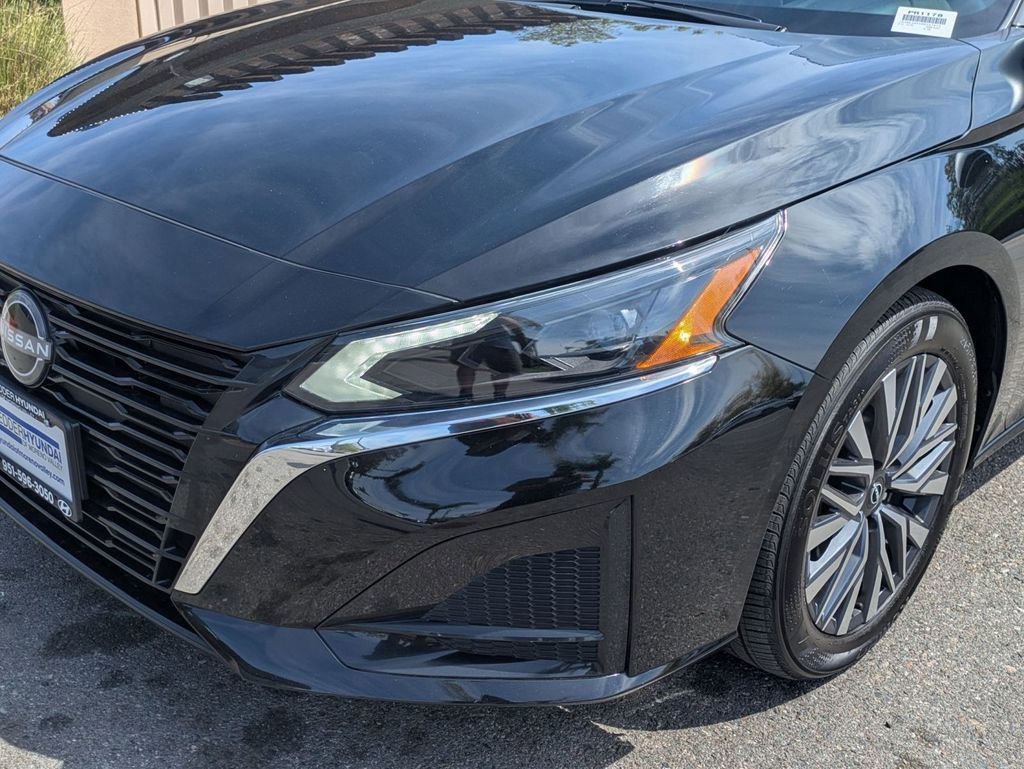 Used 2025 Nissan Altima 2.5 SV FWD image 9
