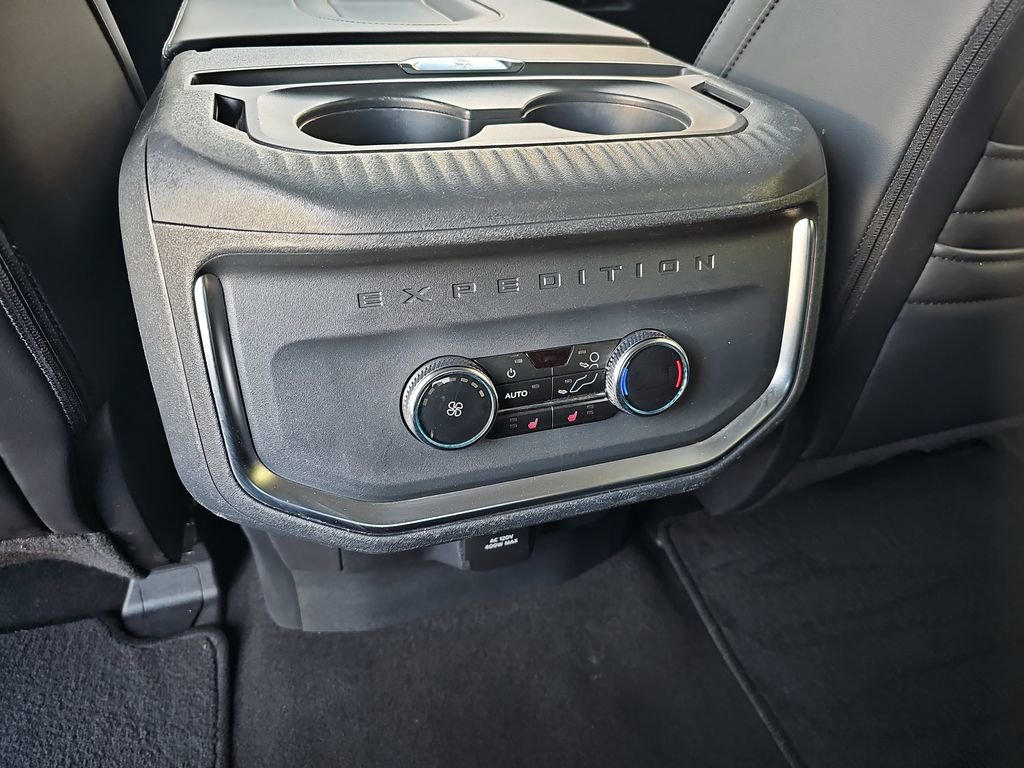 Used 2025 Ford Expedition Platinum w/ Driver's Package image 21