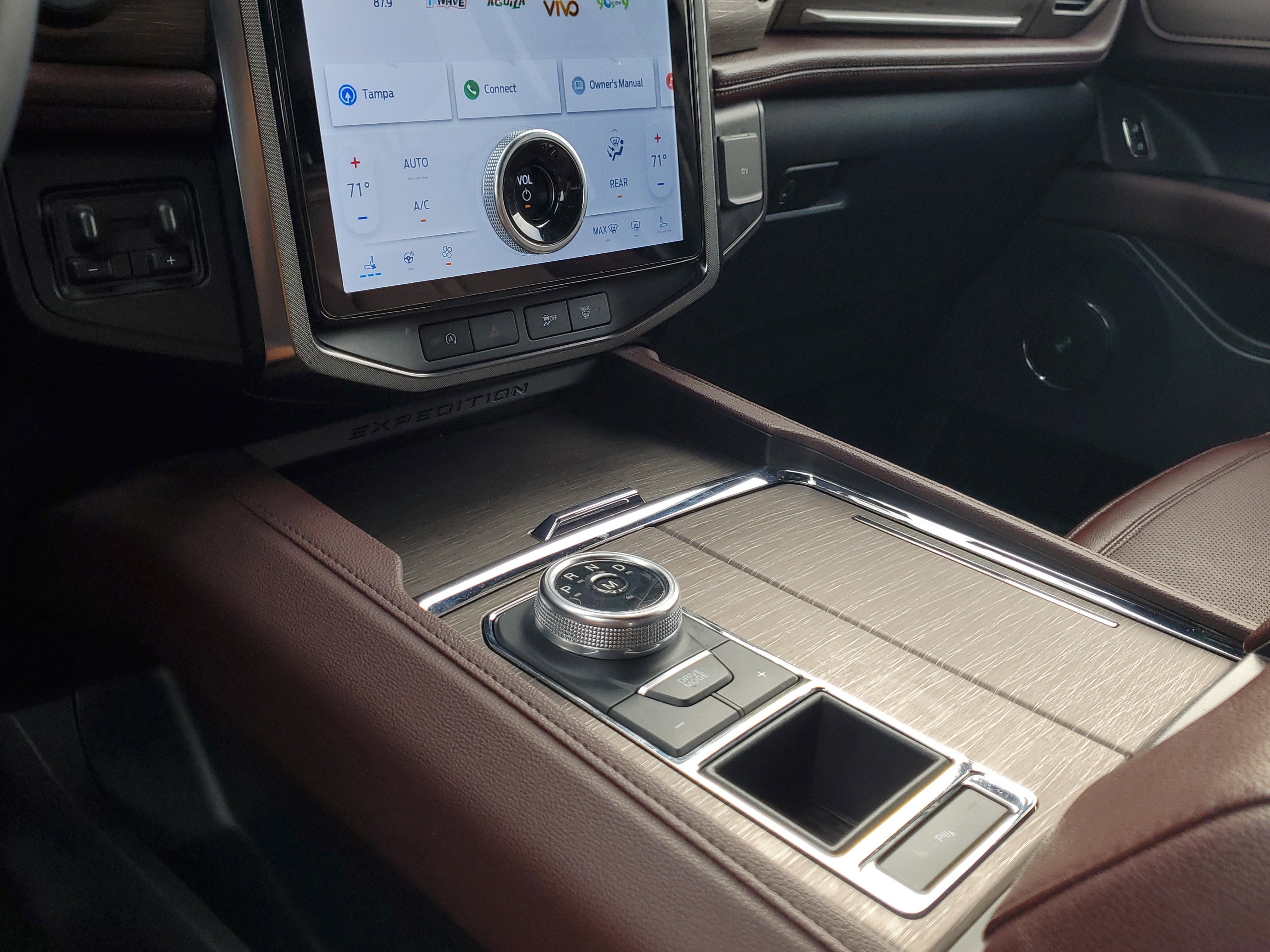 Used 2024 Ford Expedition Limited image 29