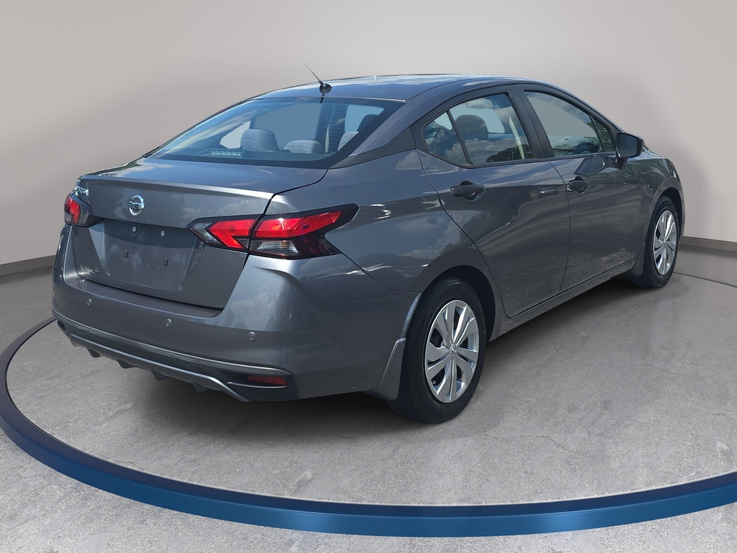Used 2021 Nissan Versa S FWD image 5