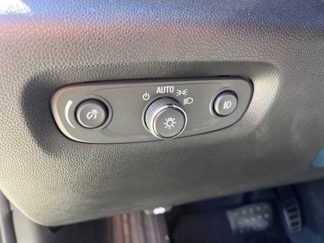 Used 2020 Chevrolet Traverse LT image 15