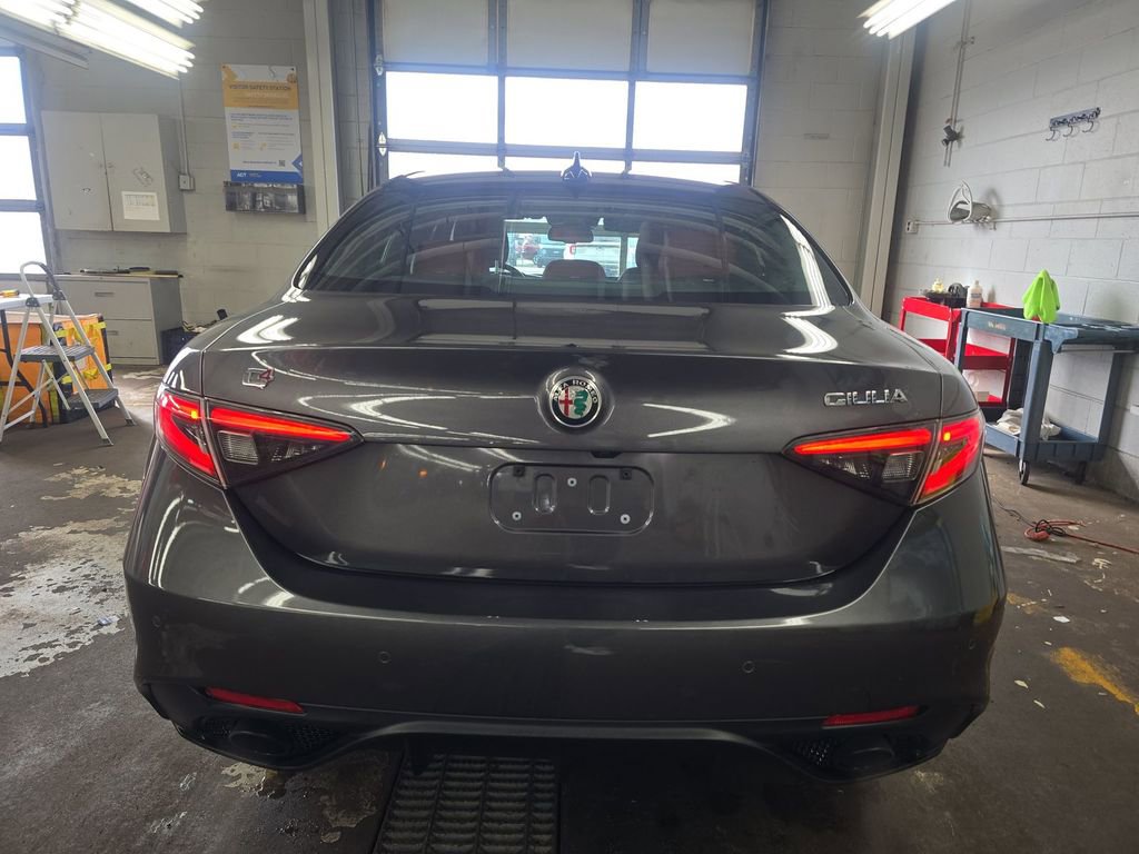 Used 2024 Alfa Romeo Giulia Veloce image 3