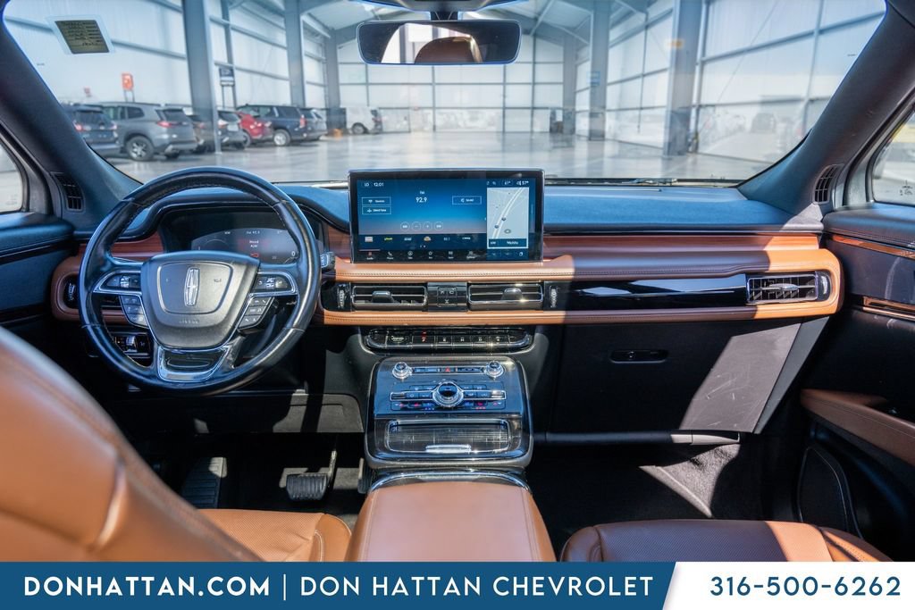 Used 2023 Lincoln Nautilus Reserve AWD/4WD image 3