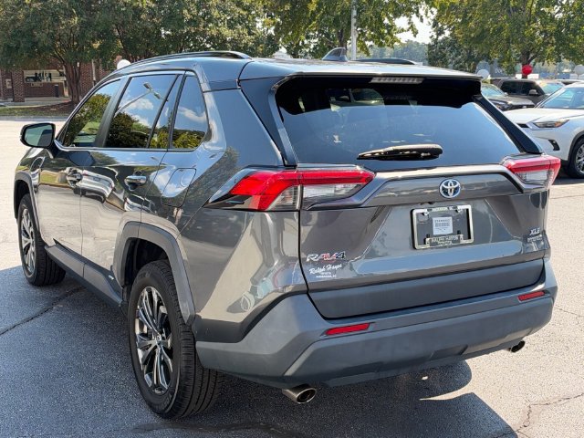 Used 2022 Toyota RAV4 XLE Premium AWD/4WD image 6