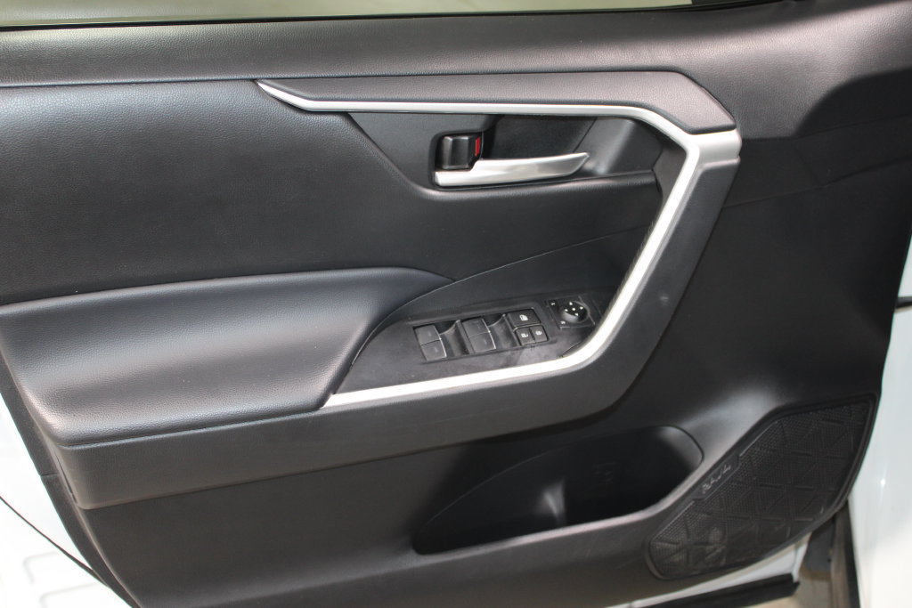 Used 2023 Toyota RAV4 XLE FWD image 18