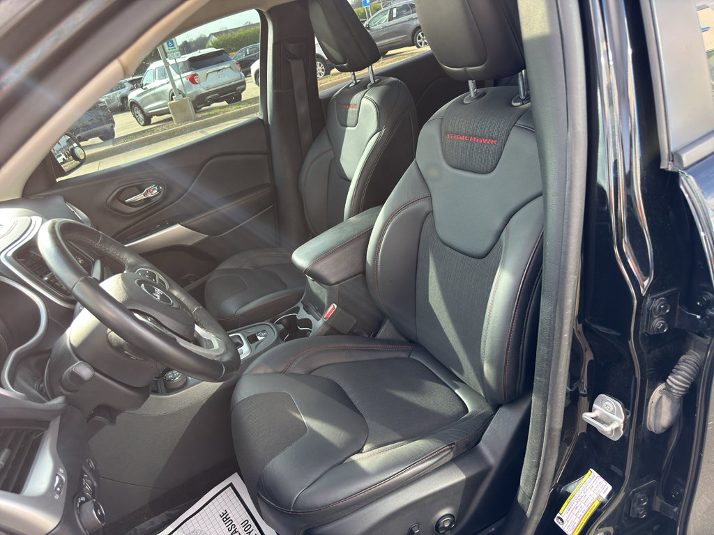 Used 2018 Jeep Cherokee Trailhawk w/ Comfort/Convenience Group image 9