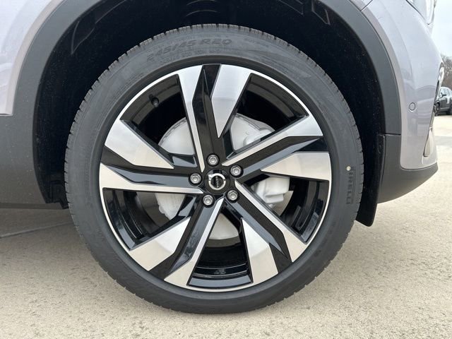 New 2026 Volvo XC40 B5 Plus w/ Climate Package image 9
