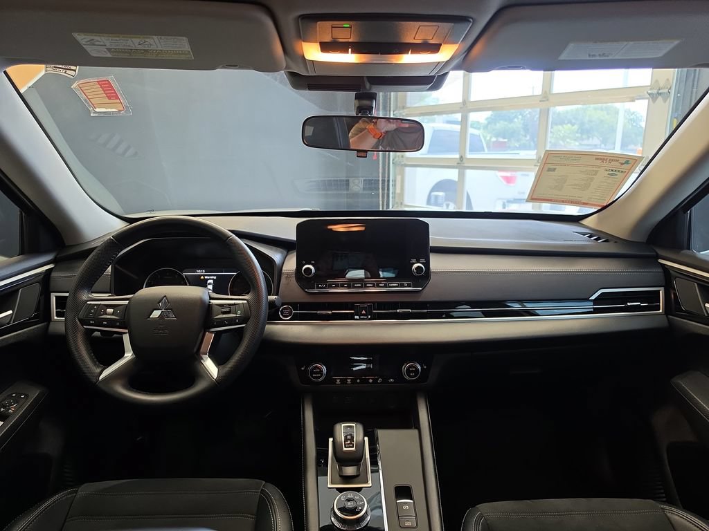 Used 2024 Mitsubishi Outlander SE Black Edition FWD image 17