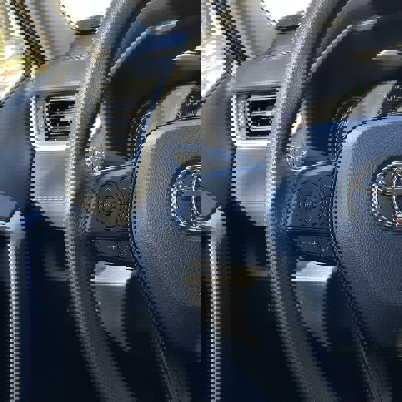 Used 2025 Toyota RAV4 XLE image 14