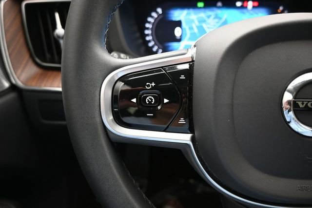 Used 2023 Volvo XC60 B5 Ultimate FWD image 24