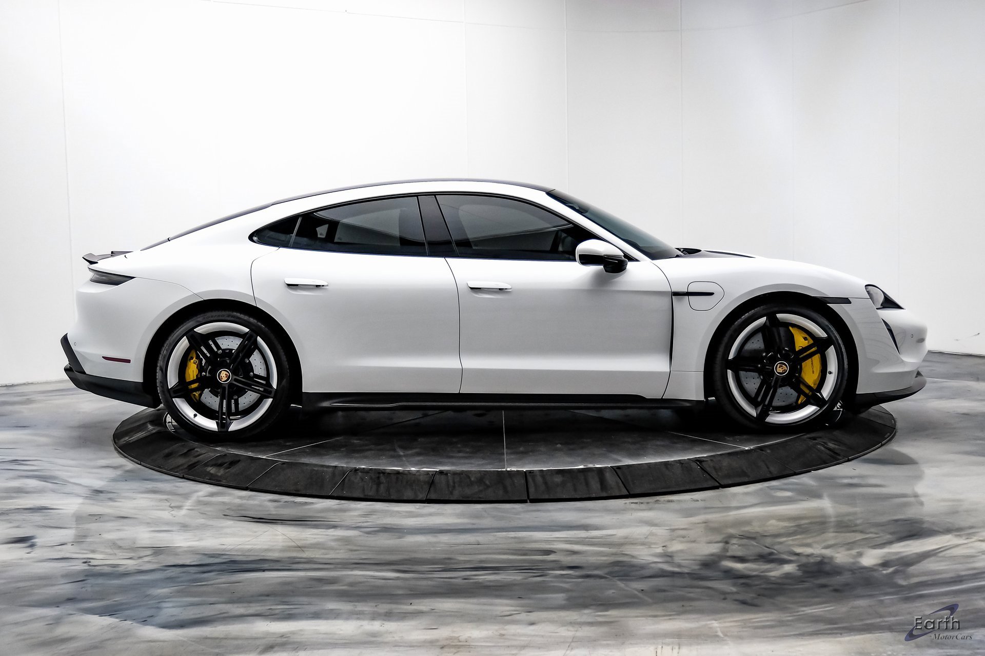 Used 2020 Porsche Taycan Turbo S image 16