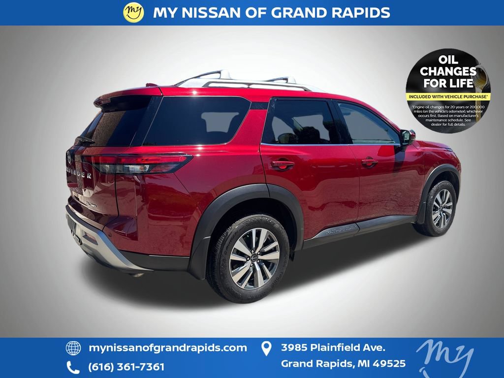 Used 2025 Nissan Pathfinder SL AWD/4WD image 8