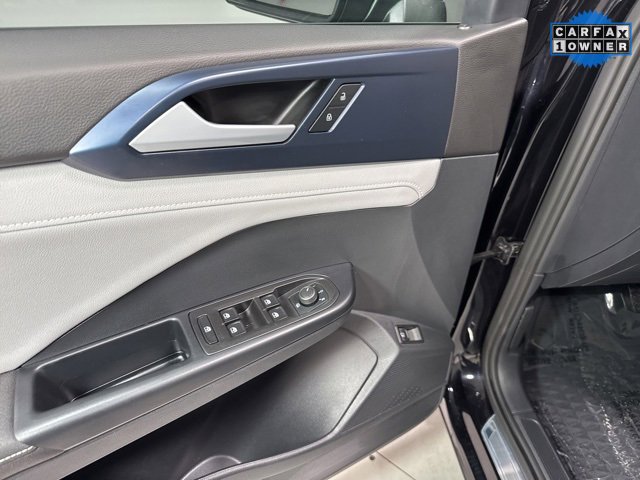 Used 2024 Volkswagen Taos SE image 9