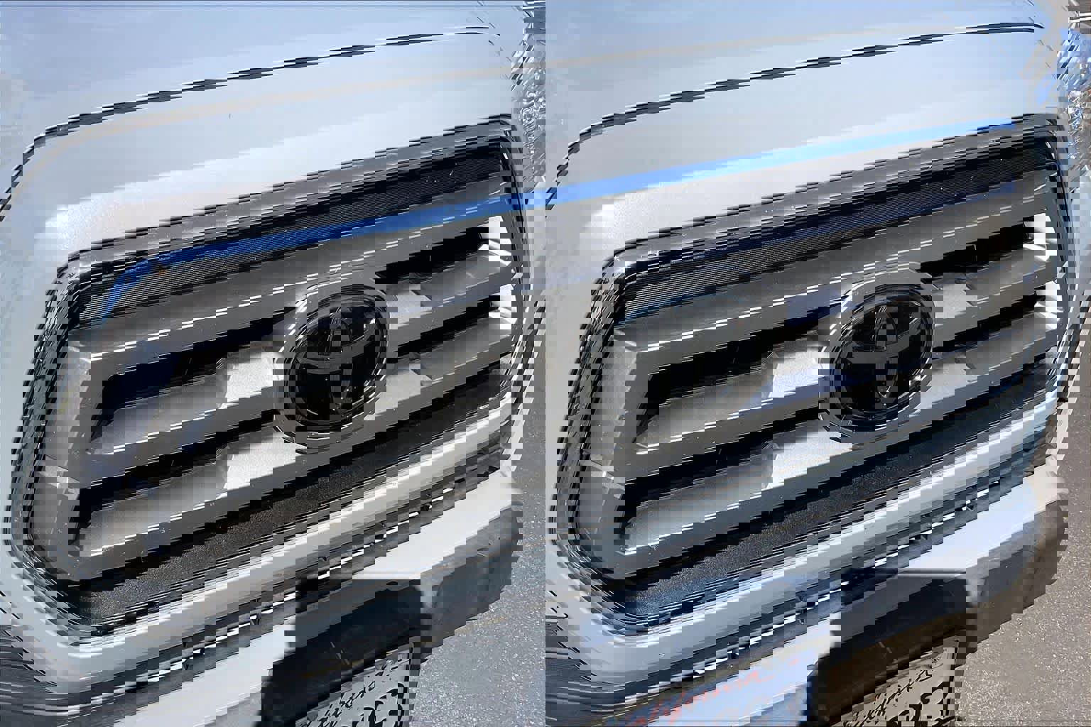 Used 2021 Toyota Tacoma SR5 w/ Trail Edition image 29