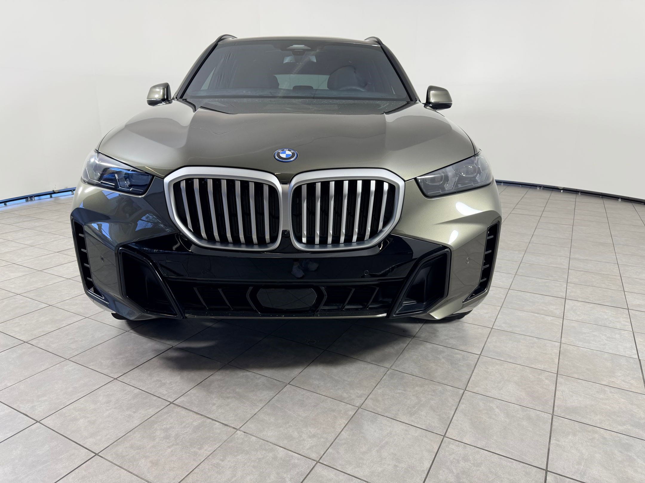 Certified 2025 BMW X5 xDrive50e w/ M Sport Package image 6