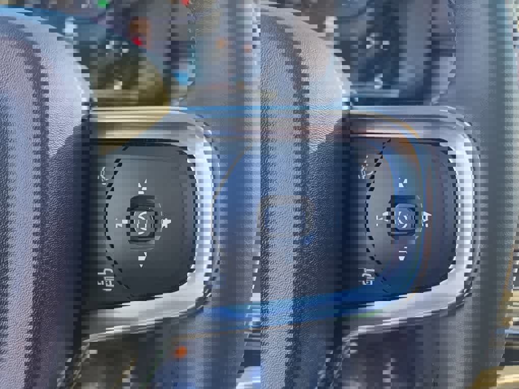 Used 2023 Volvo XC40 B5 Plus w/ Protection Package Premier image 15