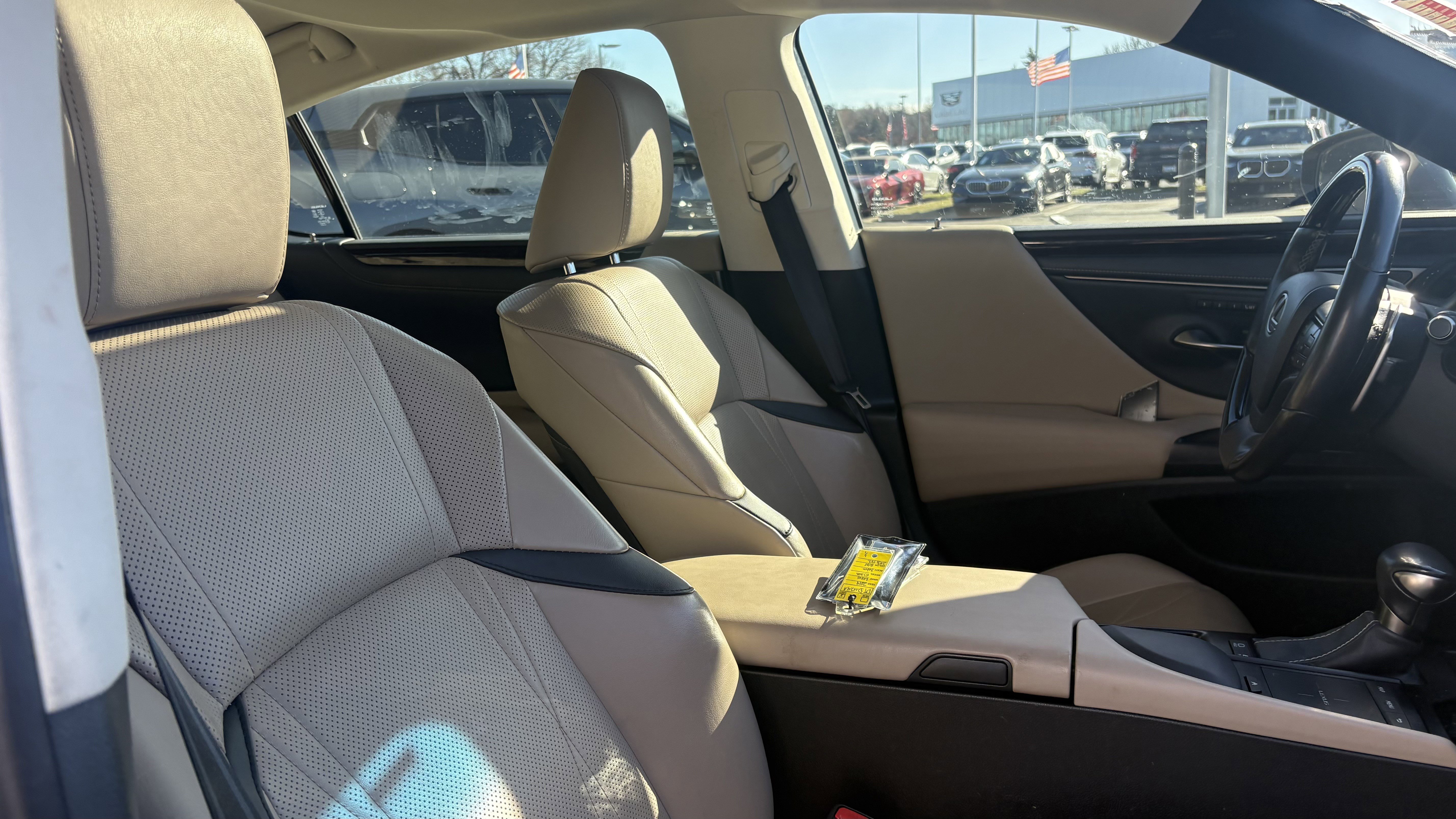 Used 2019 Lexus ES 300h w/ Luxury Package image 33