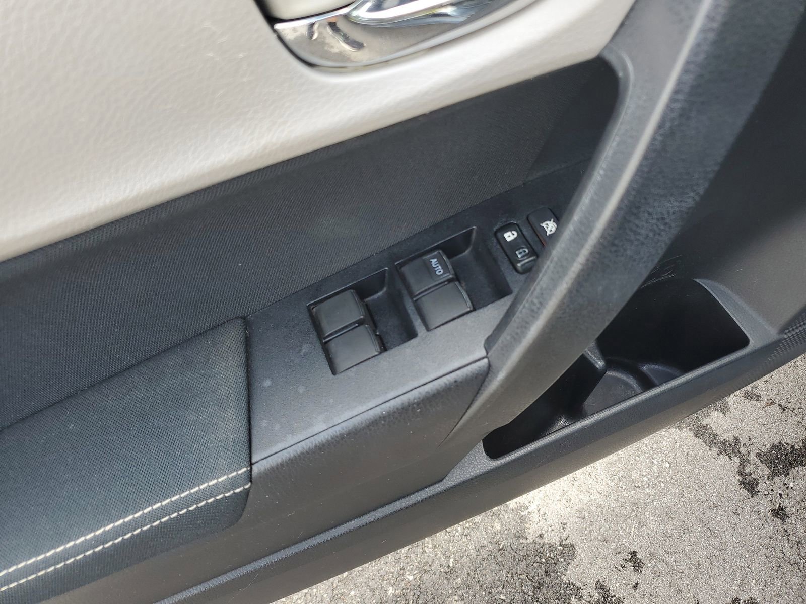 Used 2014 Toyota Corolla LE FWD image 18