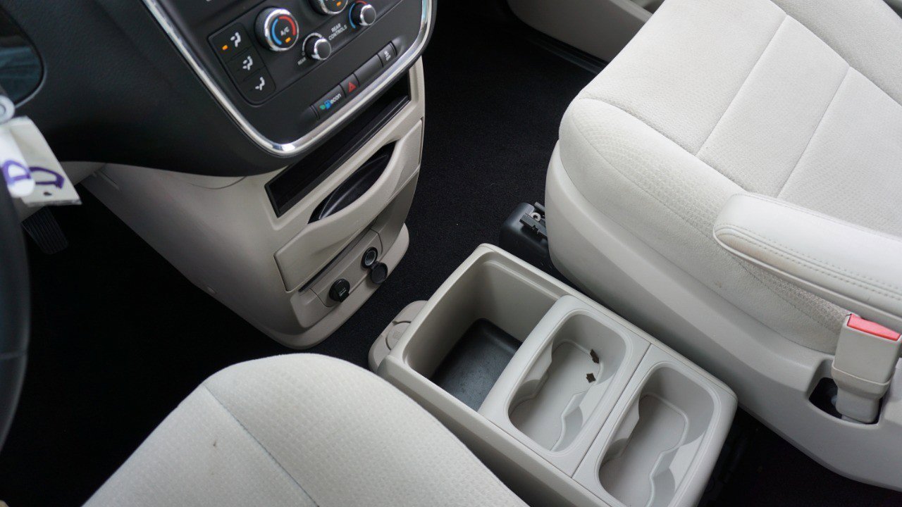 Used 2013 Dodge Grand Caravan SE image 16