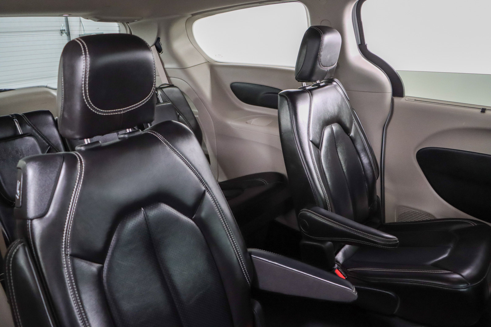 Used 2023 Chrysler Pacifica Touring-L FWD image 29