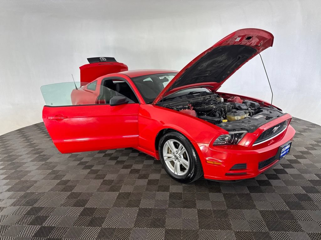 Used 2013 Ford Mustang Coupe RWD image 13