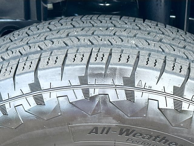 Used 2024 Jeep Wrangler Sport AWD/4WD image 31
