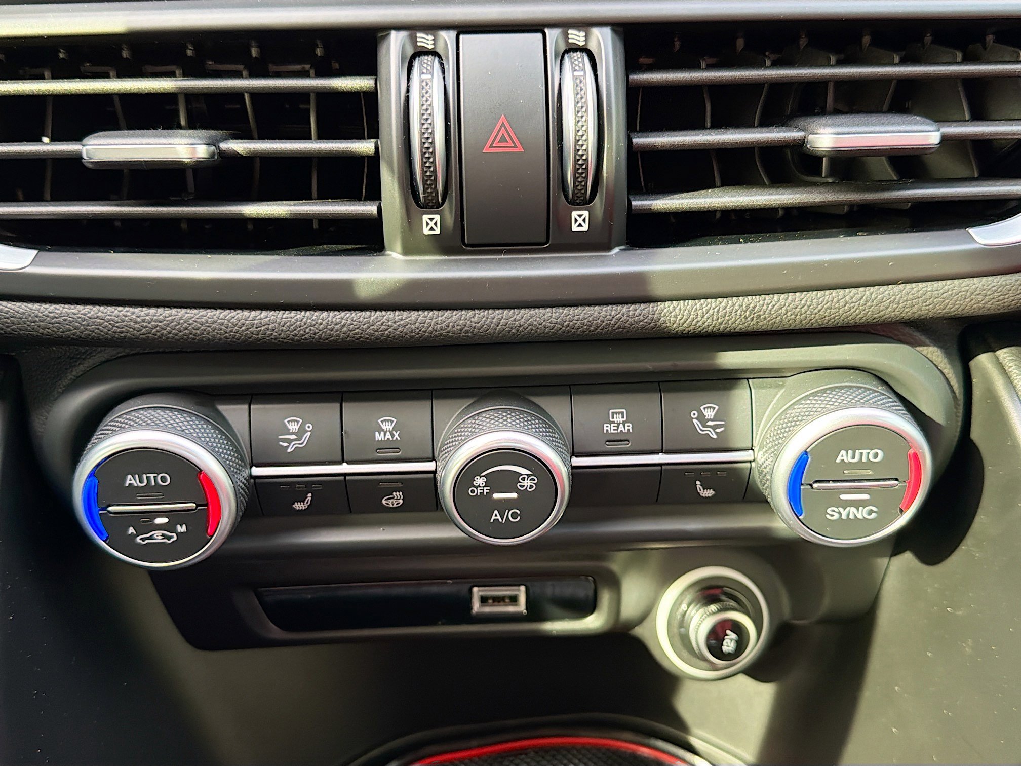 Used 2024 Alfa Romeo Giulia Sprint image 33