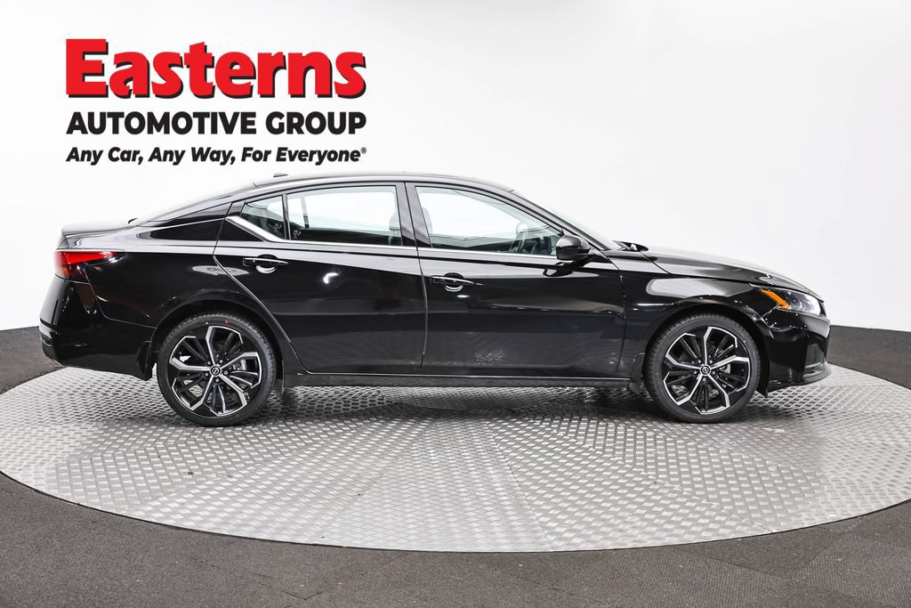 Used 2023 Nissan Altima 2.5 SR w/ SR Premium Package AWD/4WD image 4