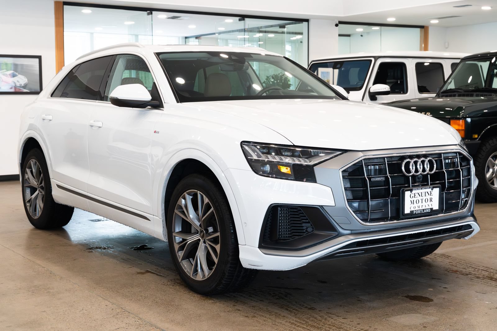 Used 2023 Audi Q8 Premium Plus w/ Premium Plus Package AWD/4WD image 3