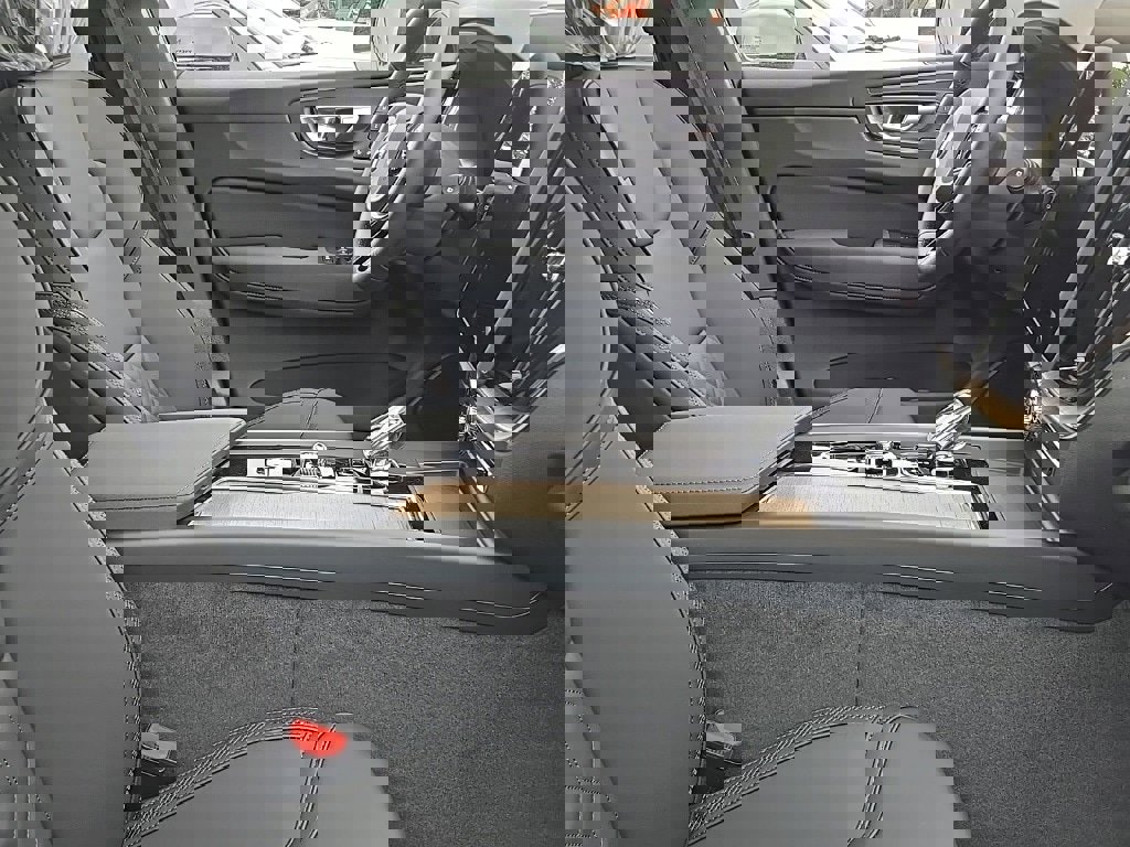 New 2026 Volvo XC60 B5 Plus w/ Protection Package Premier image 6