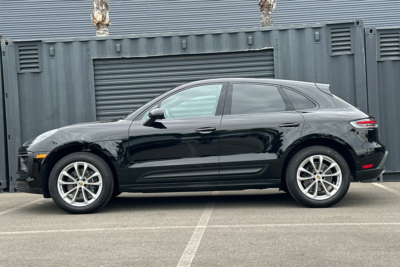 Used 2025 Porsche Macan image 2