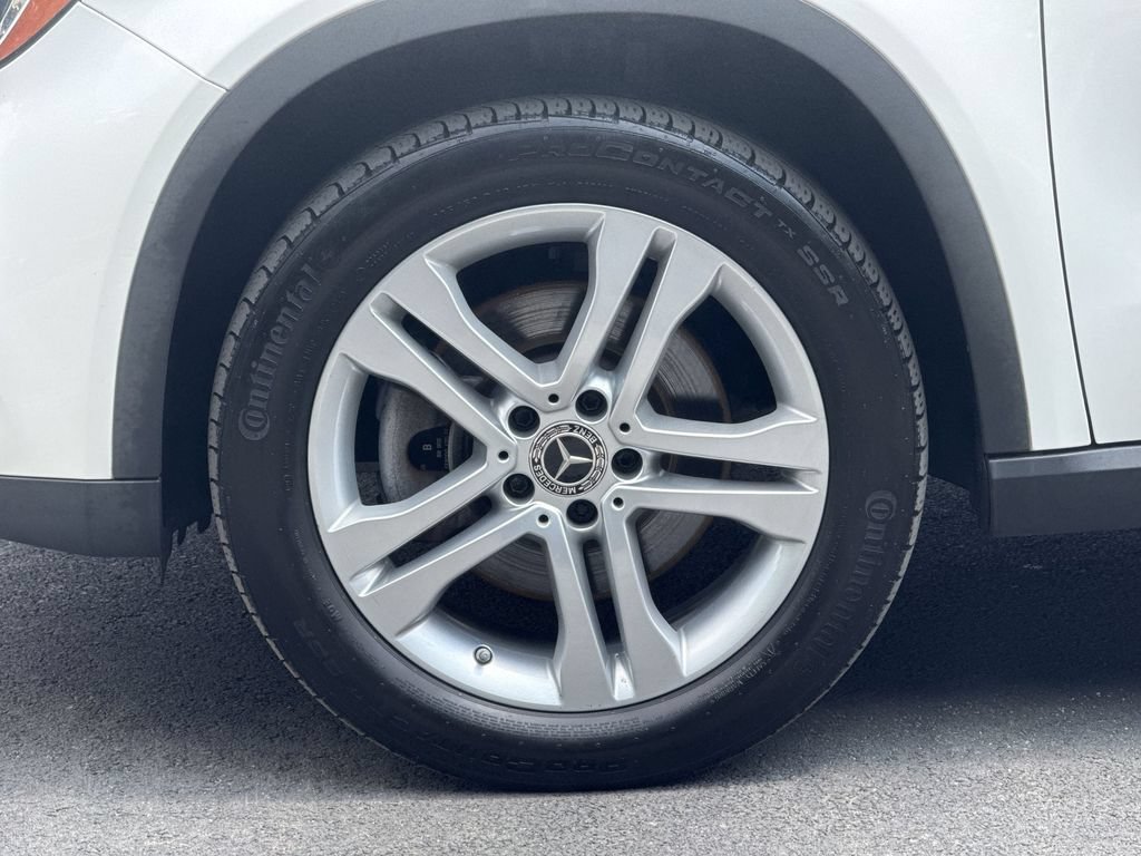 Used 2019 Mercedes-Benz GLA 250 4MATIC w/ Premium Package image 19