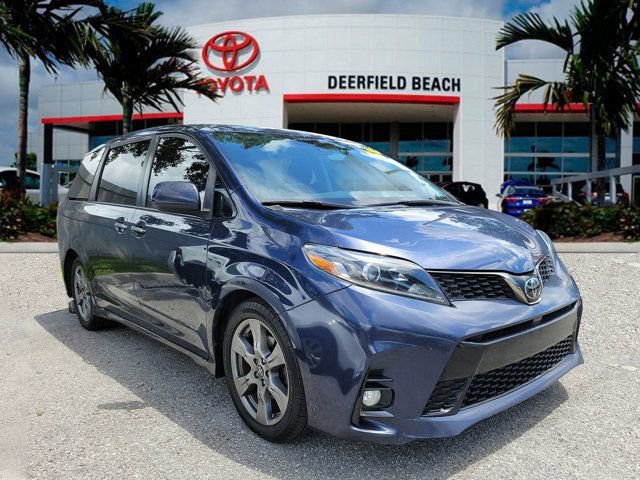 Used 2019 Toyota Sienna SE w/ SE Preferred Package FWD image 1