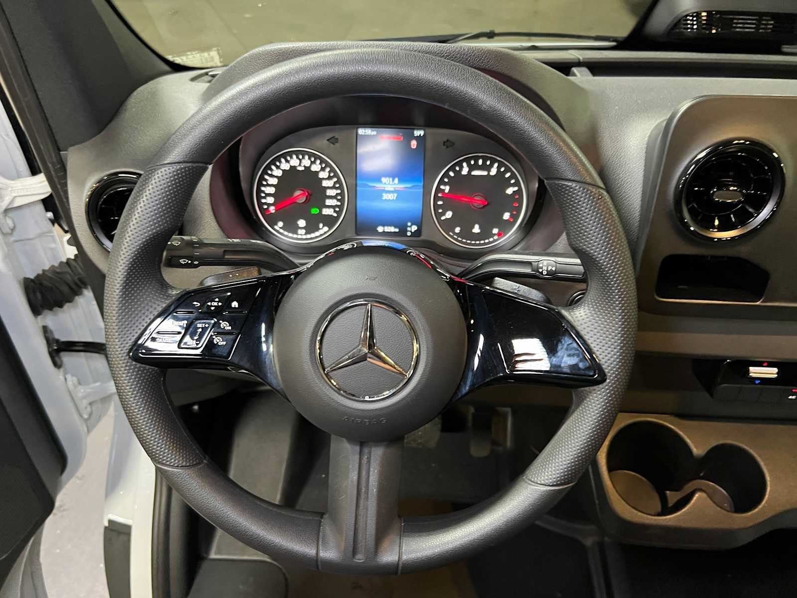 Used 2025 Mercedes-Benz Sprinter 2500 image 25