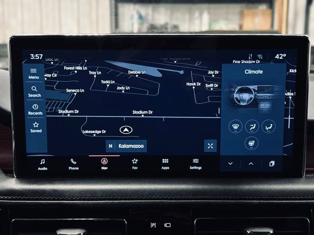 Used 2022 Lincoln Nautilus Reserve w/ Luxury Package AWD/4WD image 38