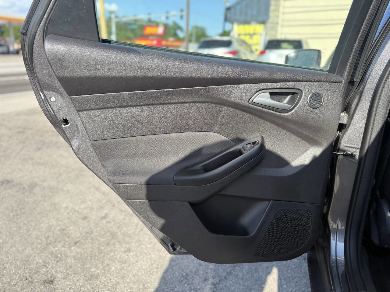 Used 2013 Ford Focus Titanium w/ Titanium Handling Pkg FWD image 19